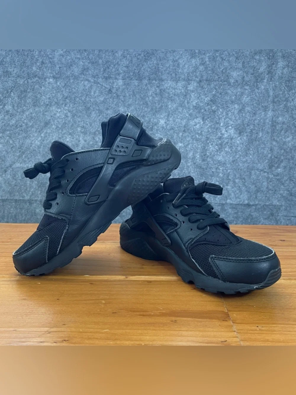 Nike Air Huarache Shoes Boys Size 6.5Y Triple Black Shoes Sneakers 654275-016‎
